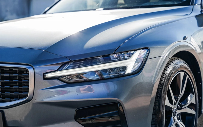 Volvo V60 cena 98900 przebieg: 157000, rok produkcji 2019 z Zalewo małe 781